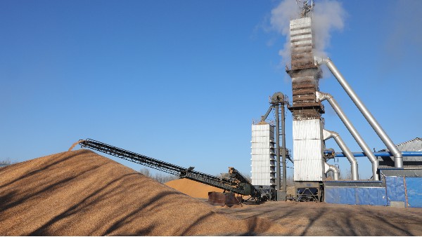 烘糧噸成本降至28元！300噸烘干塔用上秸稈直燃熱風爐，相比燃煤一天節(jié)省一萬六！