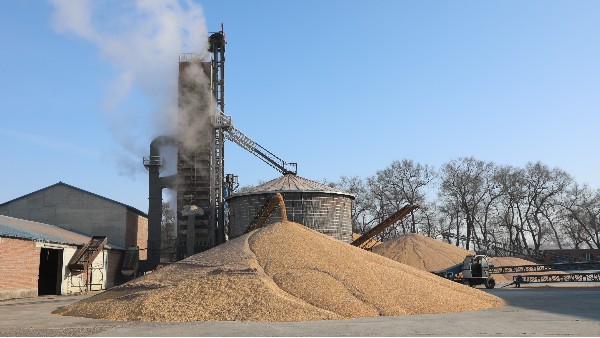 扭虧為盈，糧食烘干用上秸稈打捆直燃鍋爐就是省